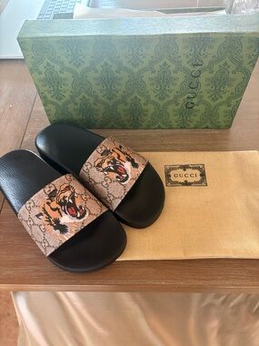 Fashion  GG Brown Monogram Slides  and Tiger Motif